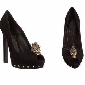 Alexander McQueen velour skull heels sz 8